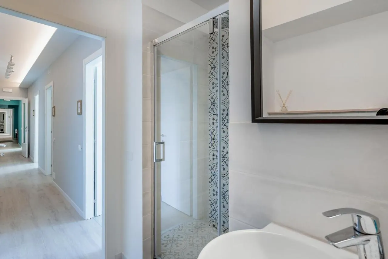 Family & Friends Rooms With Shared Bathroom بادوفا