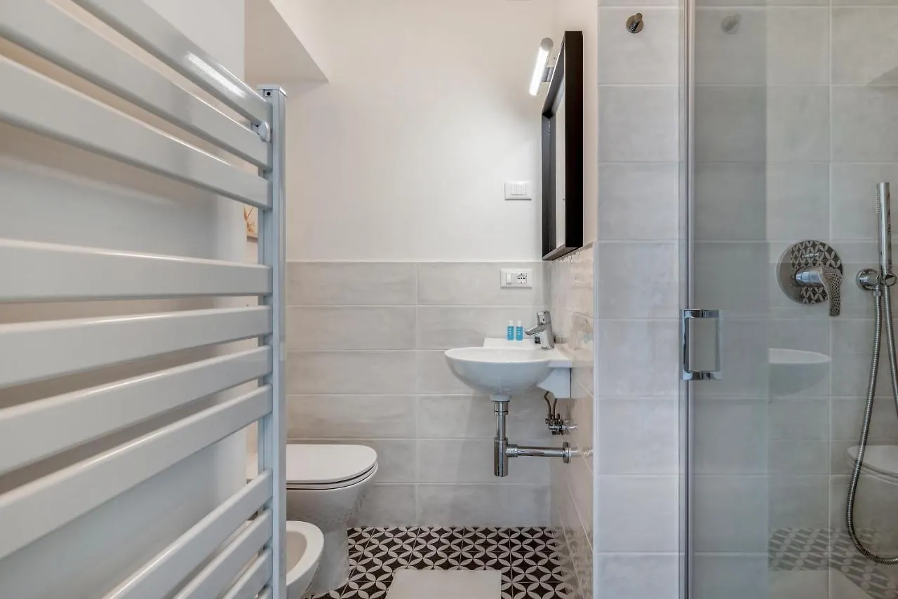 Family & Friends Rooms With Shared Bathroom بادوفا شقة