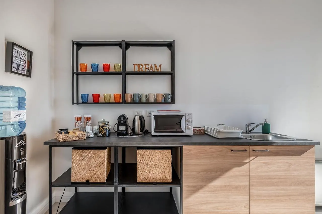 Family & Friends Rooms With Shared Bathroom بادوفا