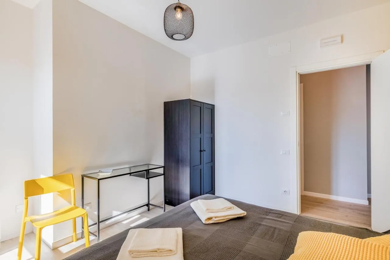 شقة Family & Friends Rooms With Shared Bathroom بادوفا